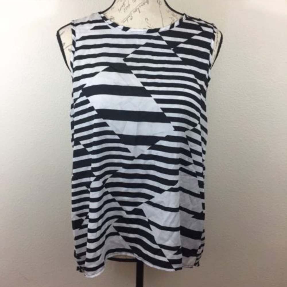 Teenplo Abstract Backless Blouse Size Small